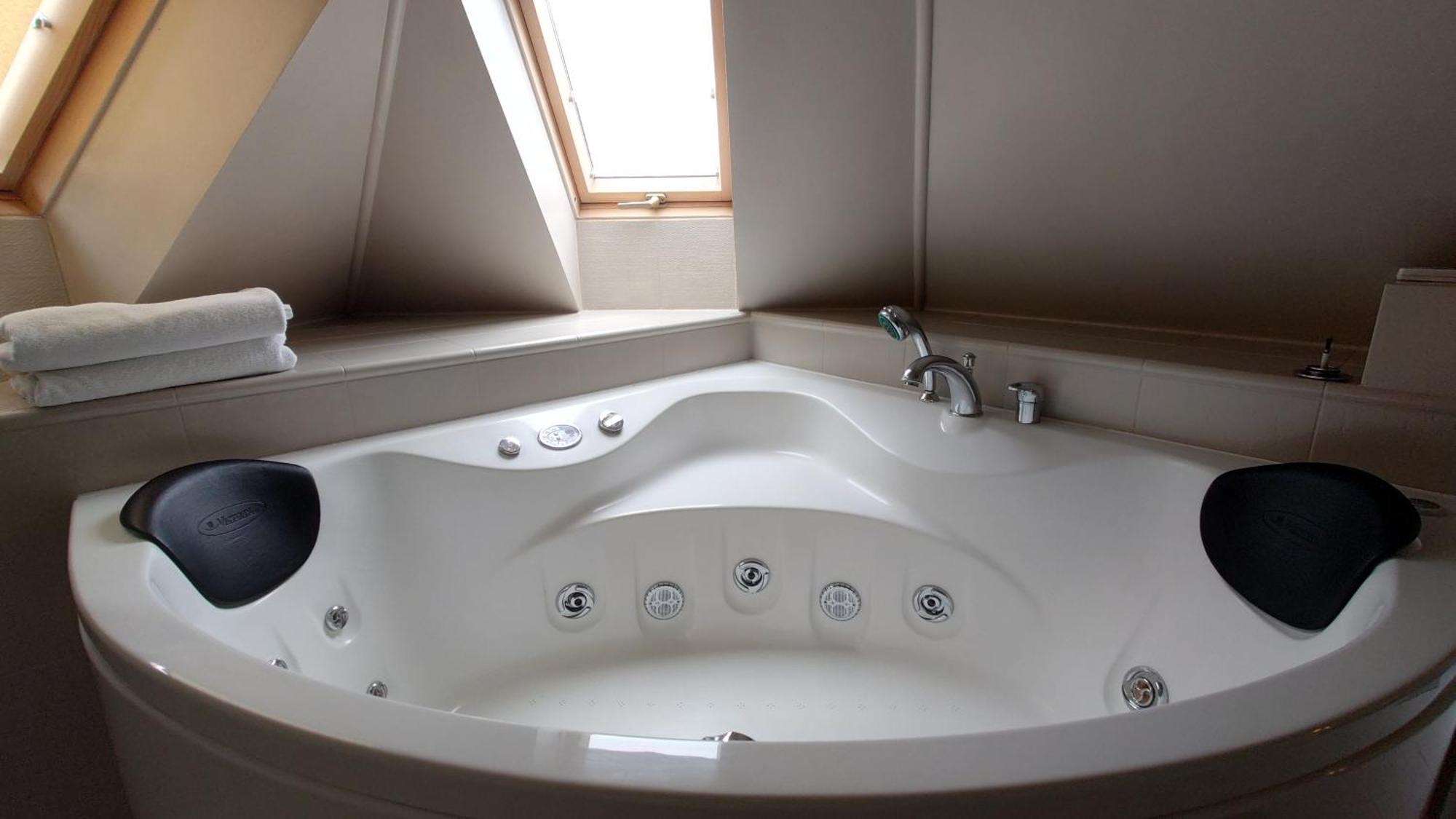 Guesthouse Cetri Veji Turkalne ภายนอก รูปภาพ